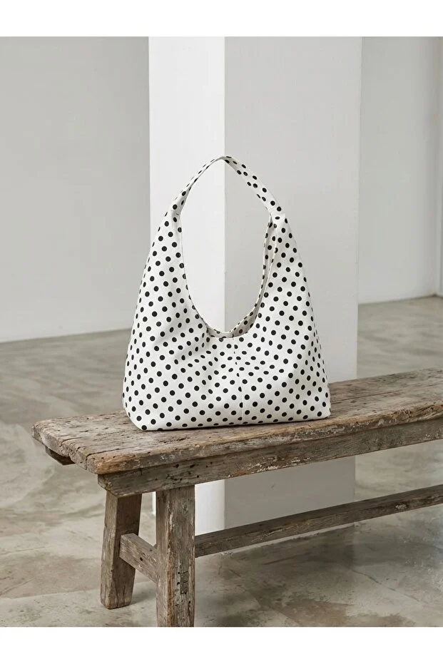 Siyah Beyaz Puantiyeli Kumaş Tote Bez Çanta - Büyük Boy- Su Geçirmez Kumaş - Kadın El Kol ve Omuz Çantası Siyah Beyaz Puantiyeli Kumaş Tote Bez Çanta - Büyük Boy- Su Geçirmez Kumaş - Kadın El Kol ve Omuz Çantası